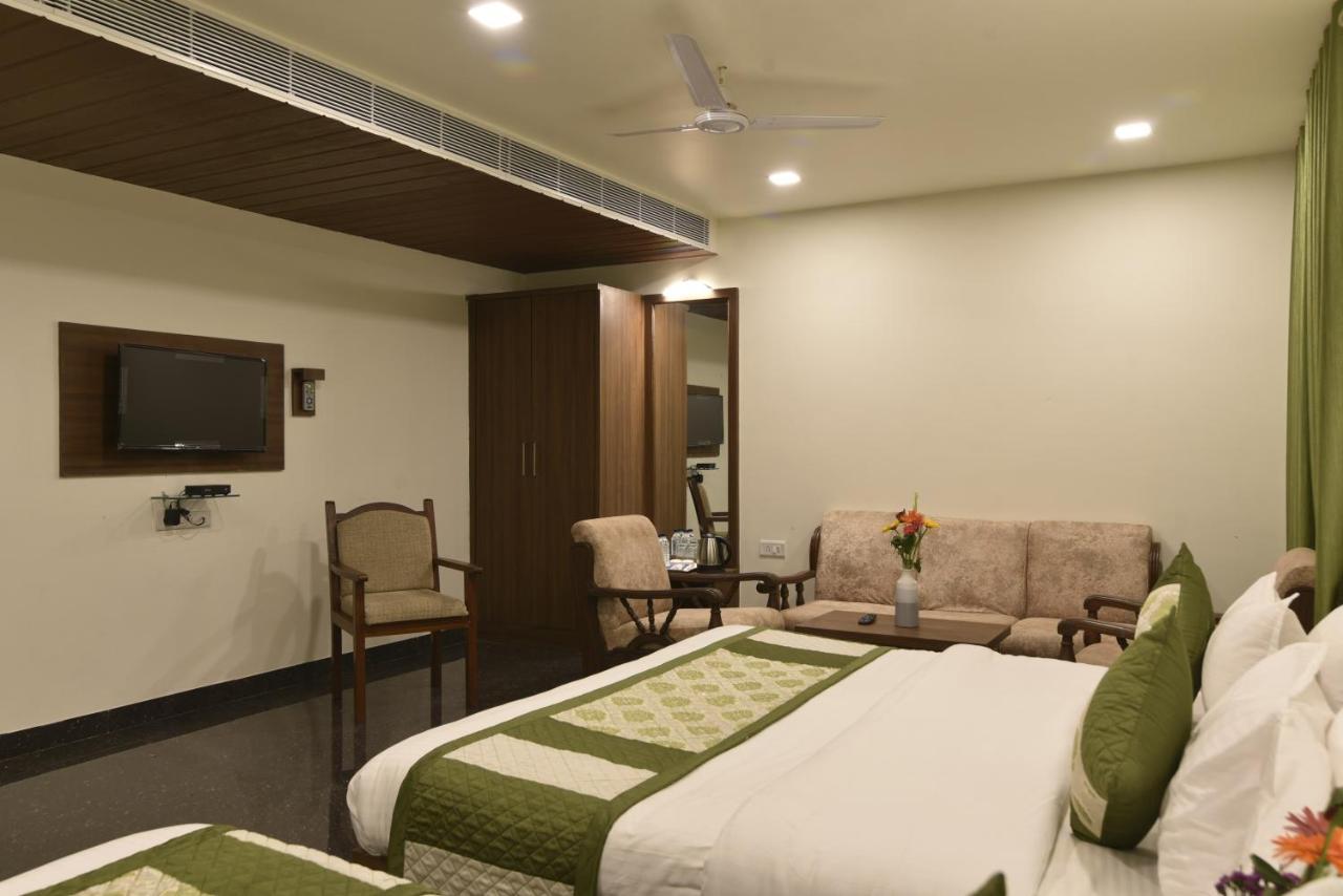 Hotel Clove Bijāpur Extérieur photo